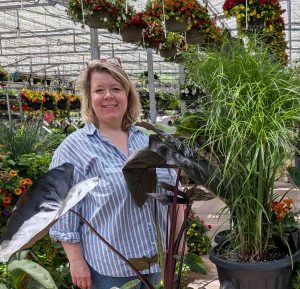 Jennifer Arnott shopping at a plant nursery